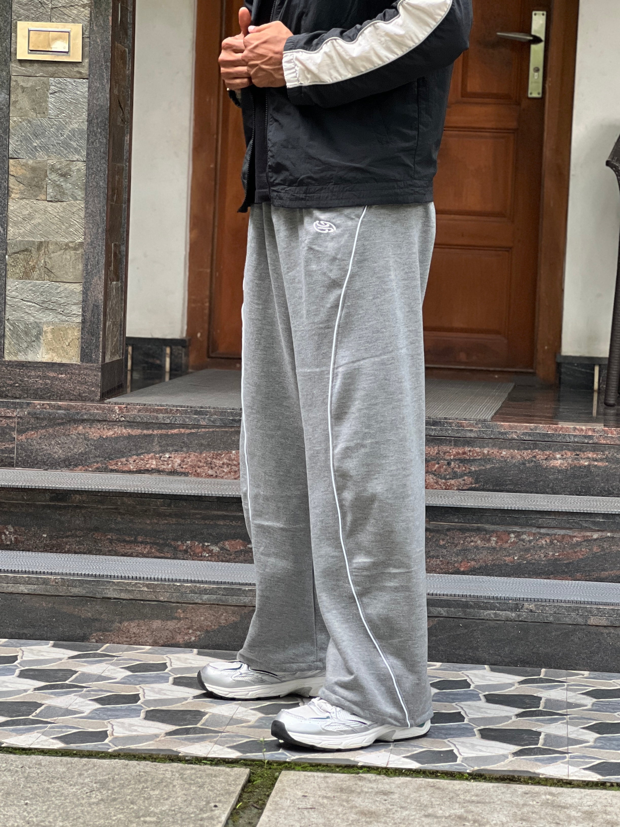 LOOSE FIT SWEATPANTS-LIGHT GREY