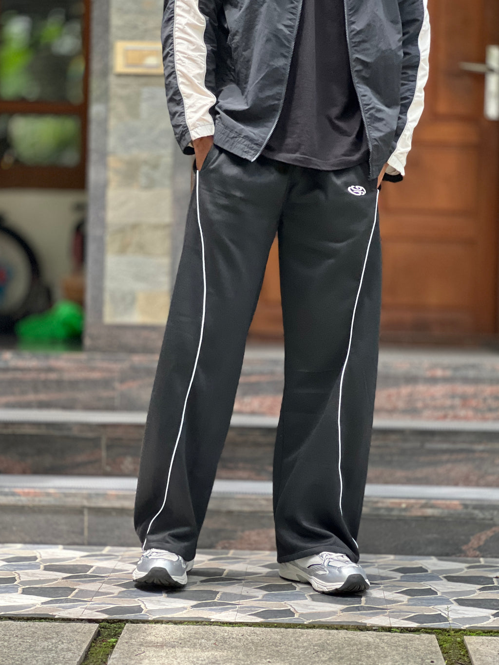 LOOSE FIT SWEATPANTS-BLACK
