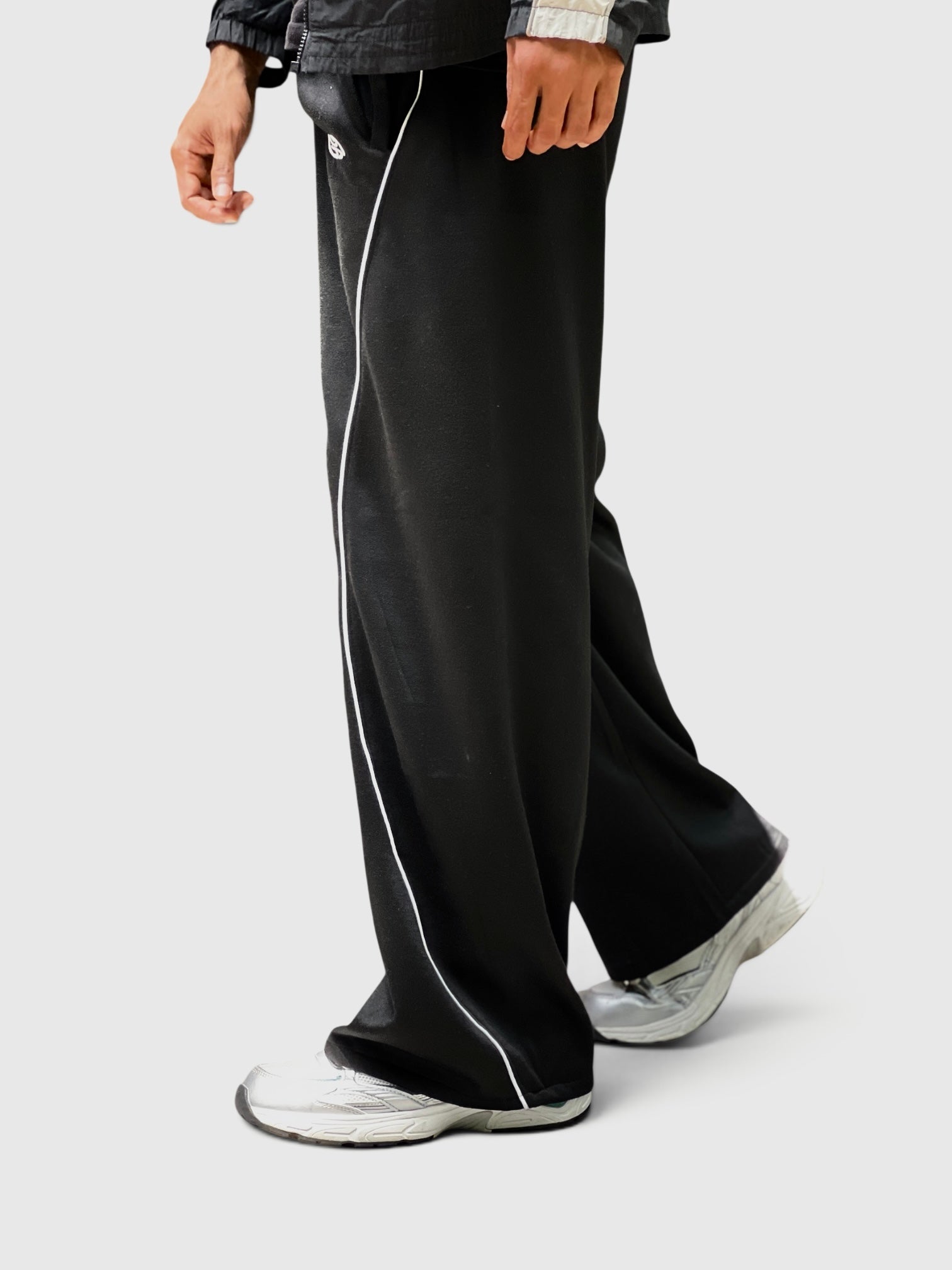 LOOSE FIT TRACK PANT-BLACK (LYCRA LOOPKNIT WITH FLEECE)
