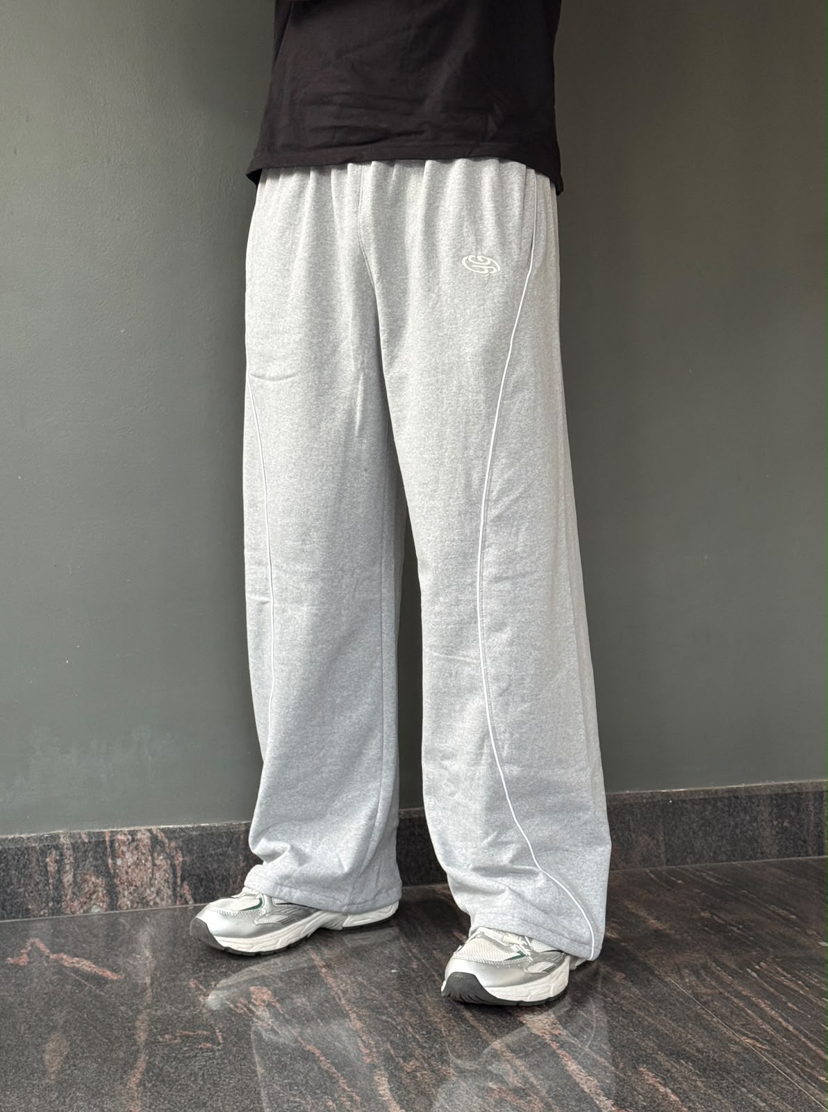 LOOSE FIT TRACK PANT -LIGHT GREY  (LYCRA LOOPKNIT WITH FLEECE)