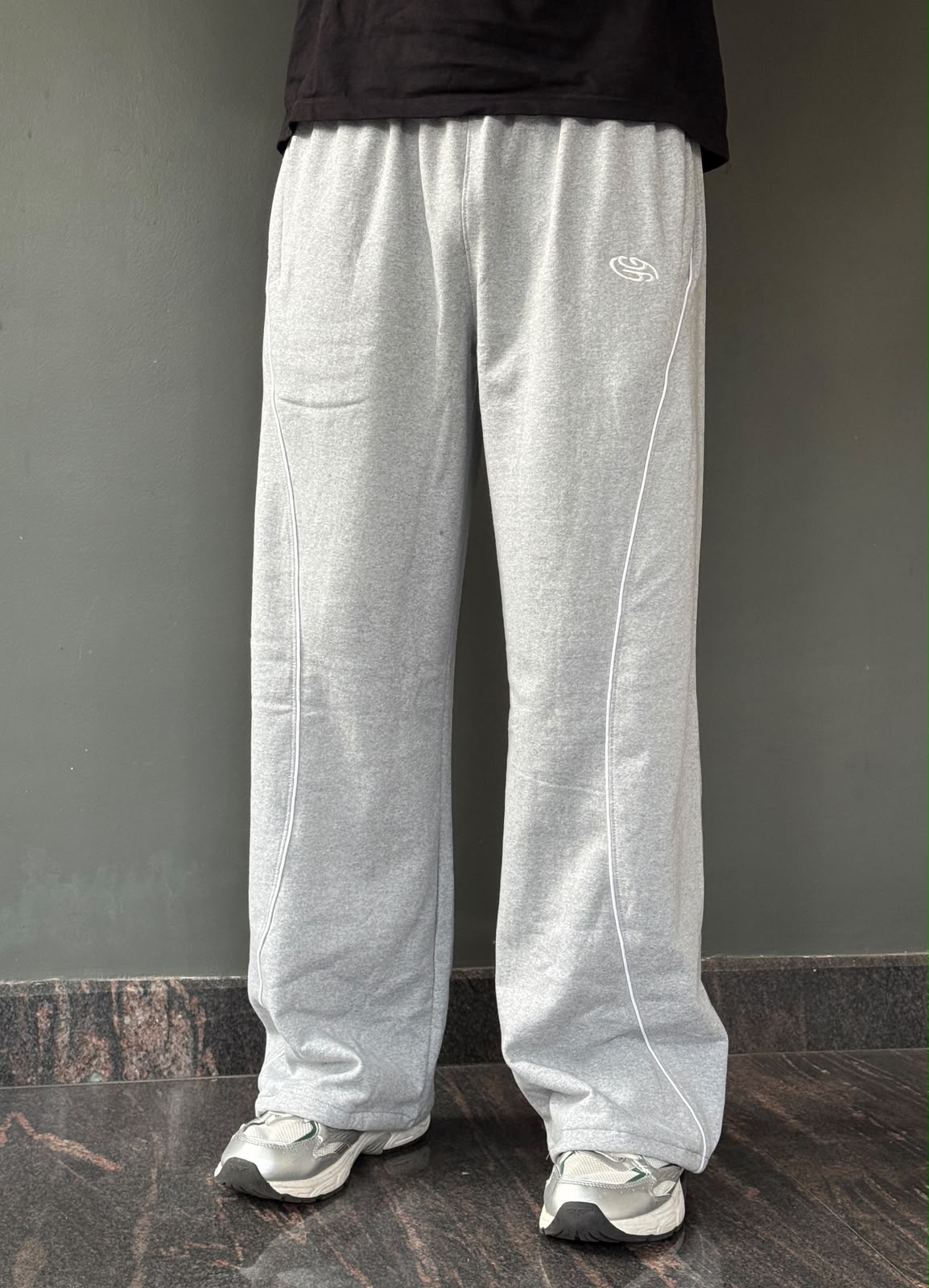 LOOSE FIT TRACK PANT -LIGHT GREY  (LYCRA LOOPKNIT WITH FLEECE)